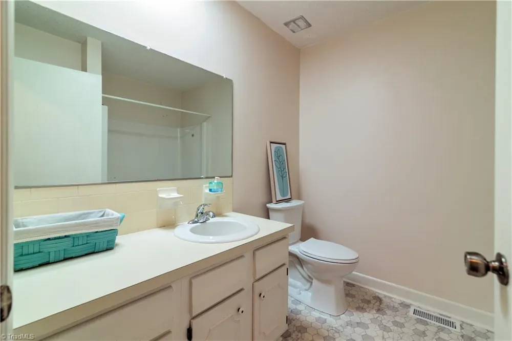 1625 Eagle Crest Drive Pfafftown, NC 27040
