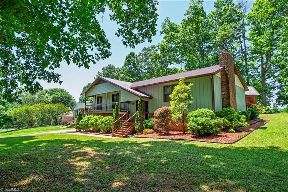 1625 Eagle Crest Drive Pfafftown, NC 27040