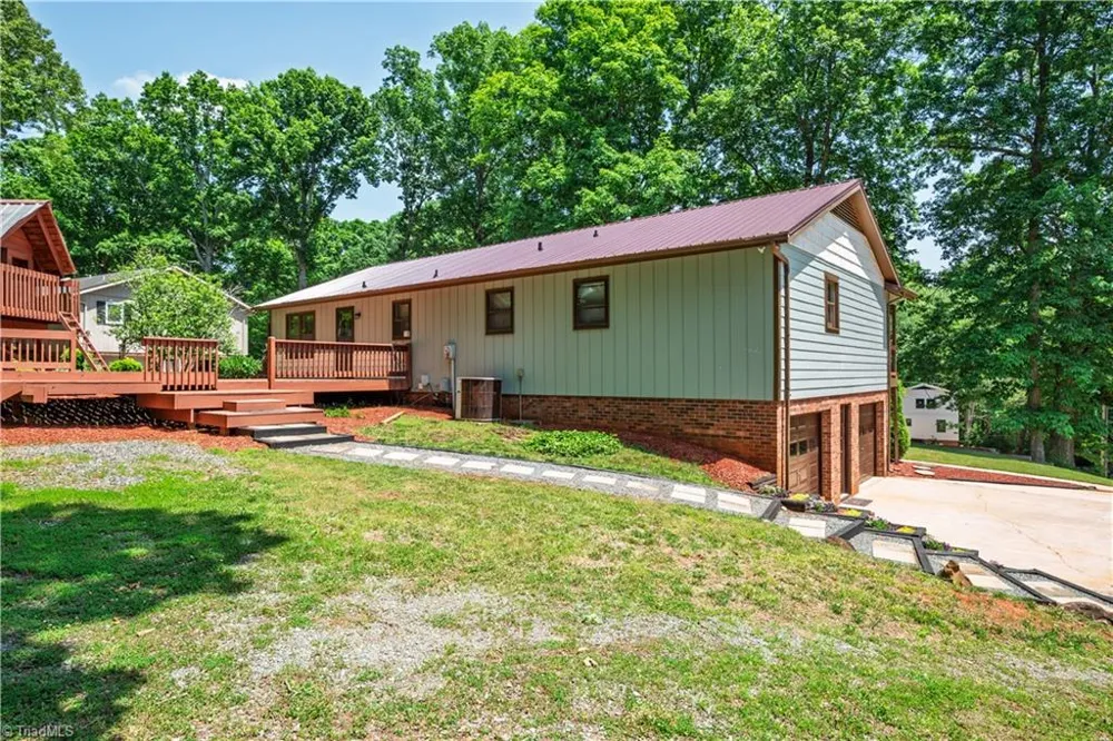 1625 Eagle Crest Drive Pfafftown, NC 27040