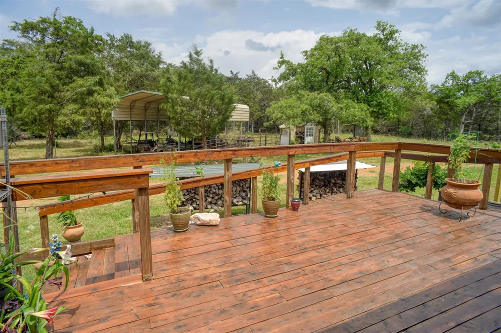 13831 Tx-95 Highway Flatonia, TX 78941