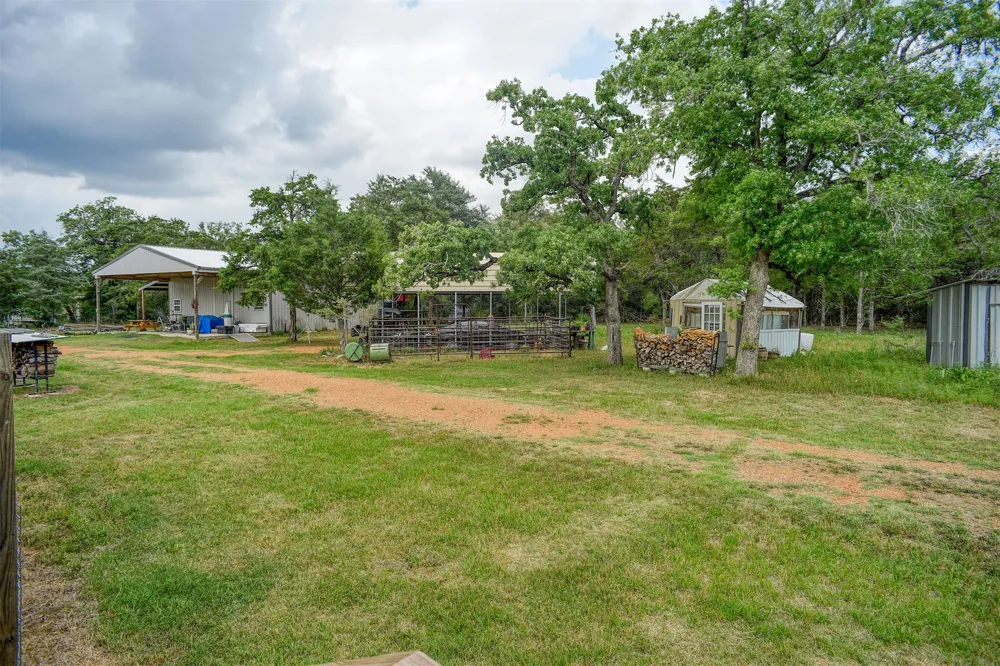 13831 Tx-95 Highway Flatonia, TX 78941