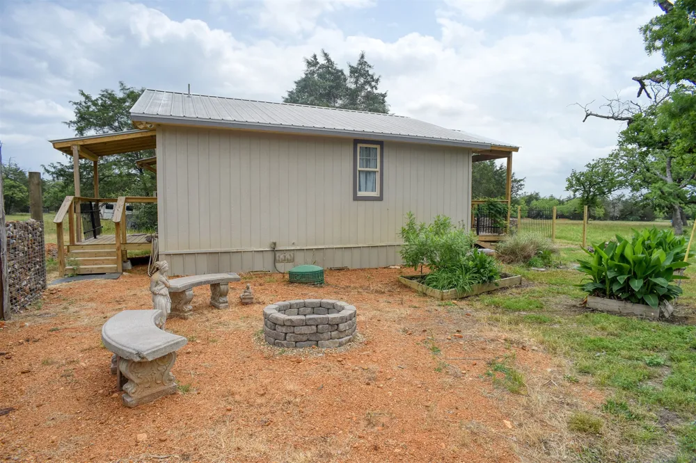 13831 Tx-95 Highway Flatonia, TX 78941