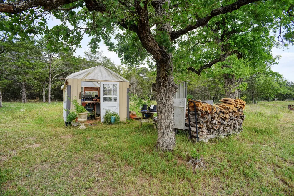13831 Tx-95 Highway Flatonia, TX 78941
