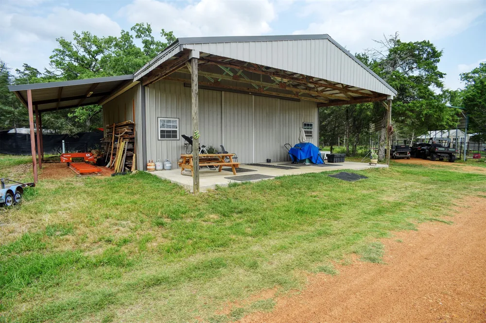 13831 Tx-95 Highway Flatonia, TX 78941