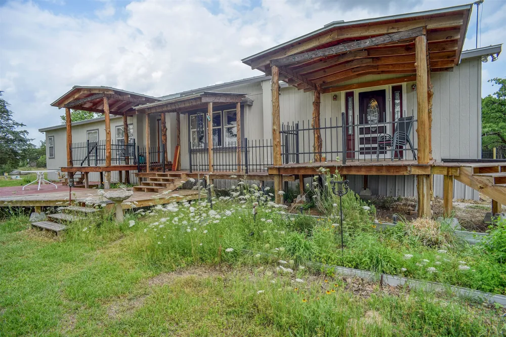 13831 Tx-95 Highway Flatonia, TX 78941
