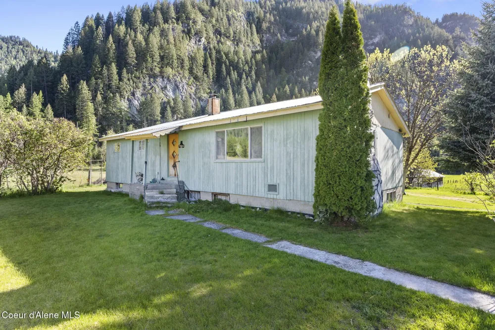 4345 Wilcox Road Northport, WA 99157