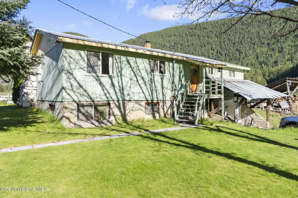 4345 Wilcox Road Northport, WA 99157
