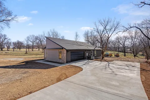 150 Oaks Road