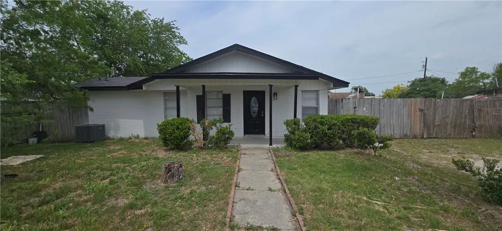 1013 Evergreen Street Mathis, TX 78368