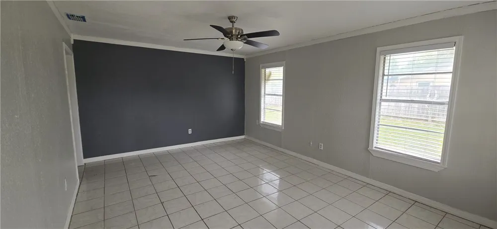 1013 Evergreen Street Mathis, TX 78368