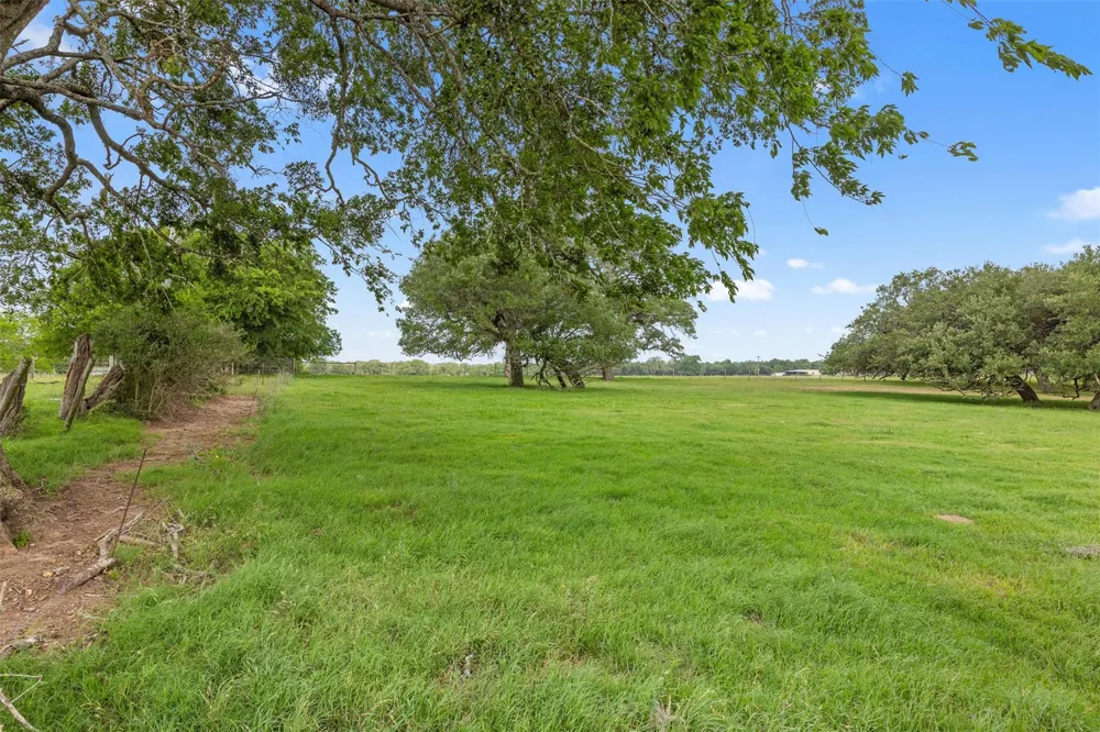 Fm 957 Schulenburg, TX 78956