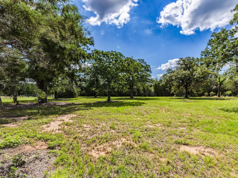 160 Radcliff Lane Harwood, TX 78953
