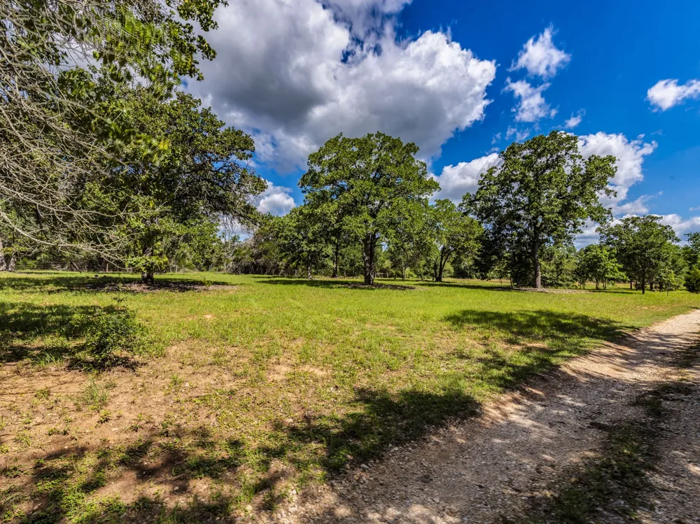 160 Radcliff Lane Harwood, TX 78953