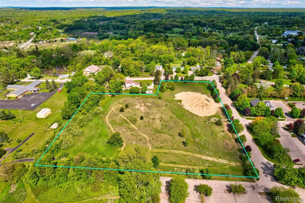 12800 Fountain Square Springfield Charter Township, MI 48350