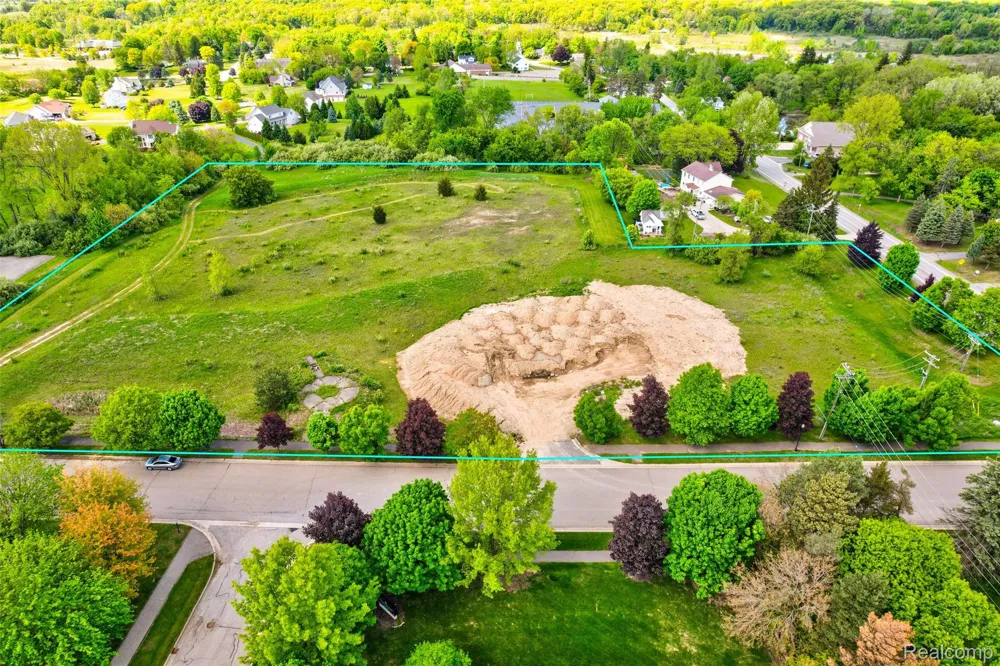 12800 Fountain Square Springfield Charter Township, MI 48350