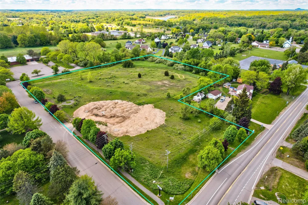 12800 Fountain Square Springfield Charter Township, MI 48350