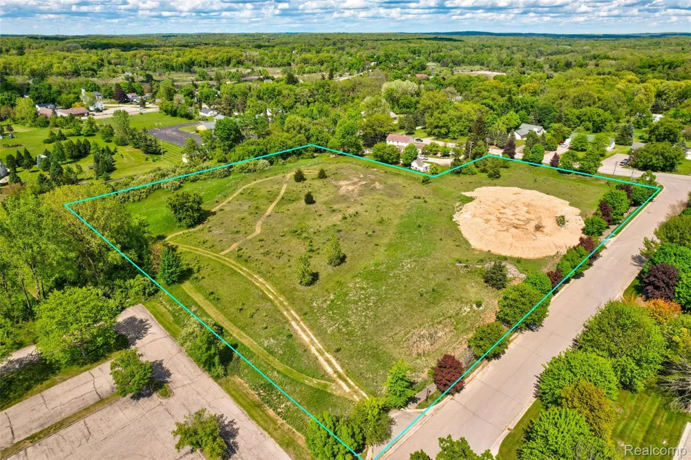 12800 Fountain Square Springfield Charter Township, MI 48350