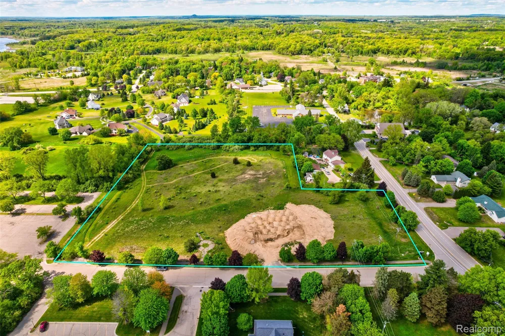 12800 Fountain Square Springfield Charter Township, MI 48350