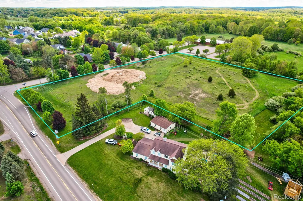 12800 Fountain Square Springfield Charter Township, MI 48350
