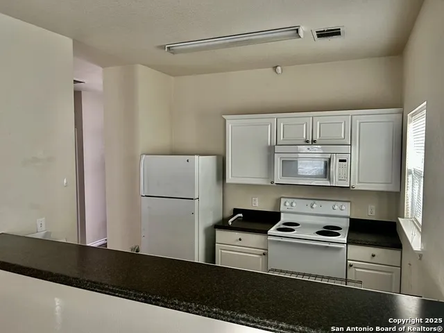 105 Sunnyside Drive Kenedy, TX 78119