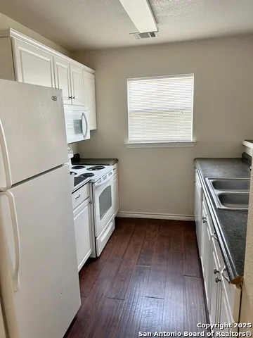 105 Sunnyside Drive Kenedy, TX 78119