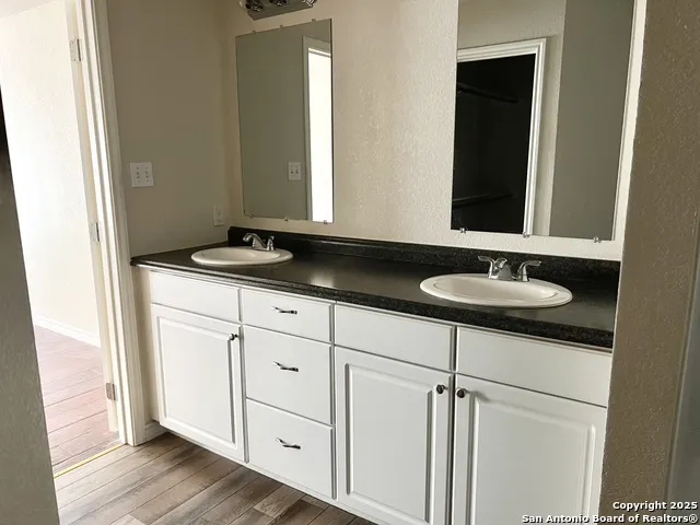 105 Sunnyside Drive Kenedy, TX 78119