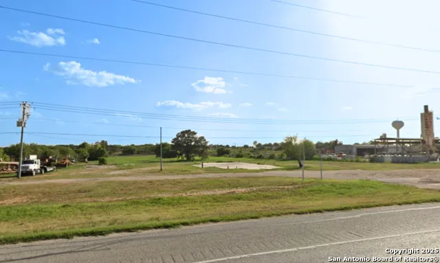 531 (3.27 AC) 10th Floresville, TX 78114