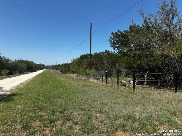 698 Kahn Rio Frio, TX 78879