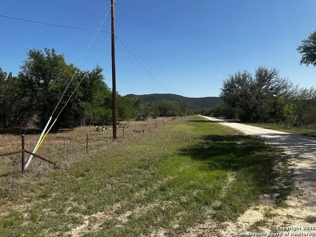 698 Kahn Rio Frio, TX 78879