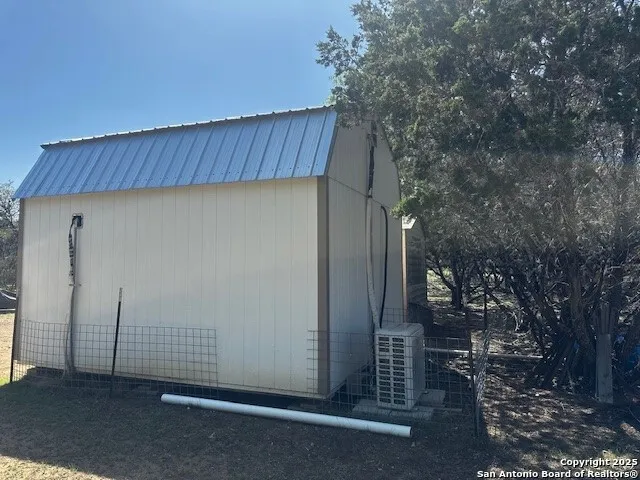 698 Kahn Rio Frio, TX 78879