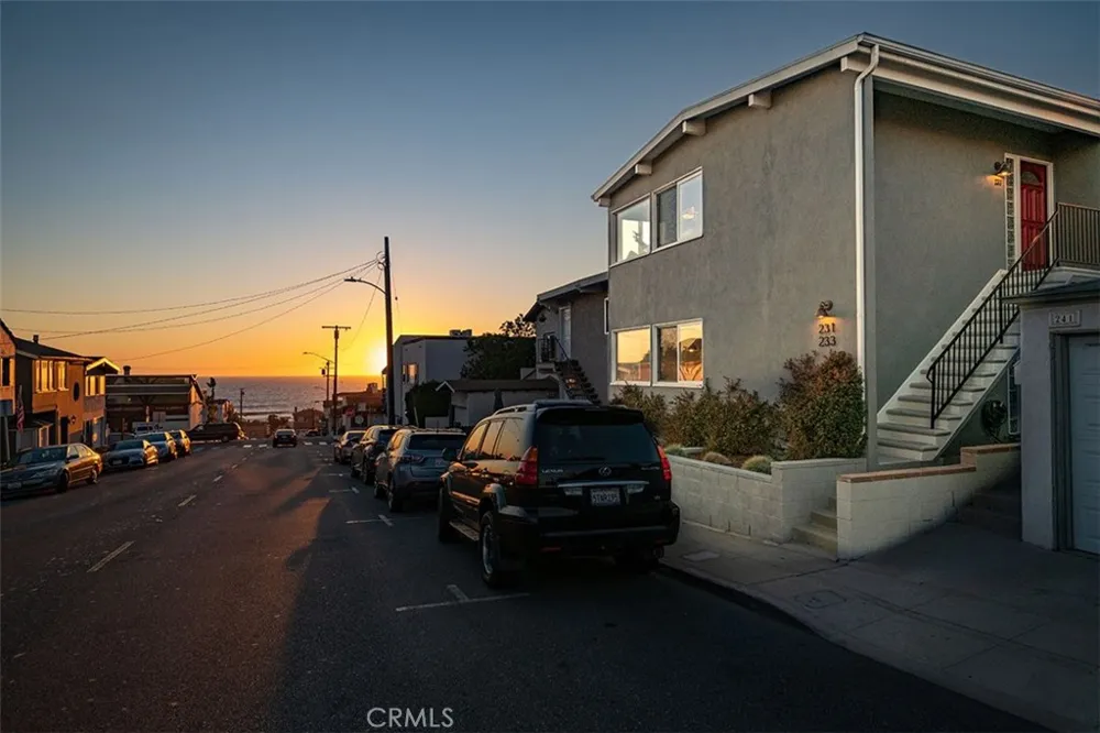 231 Longfellow Avenue Hermosa Beach, CA 90254