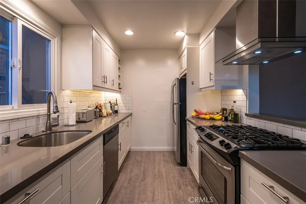 231 Longfellow Avenue Hermosa Beach, CA 90254