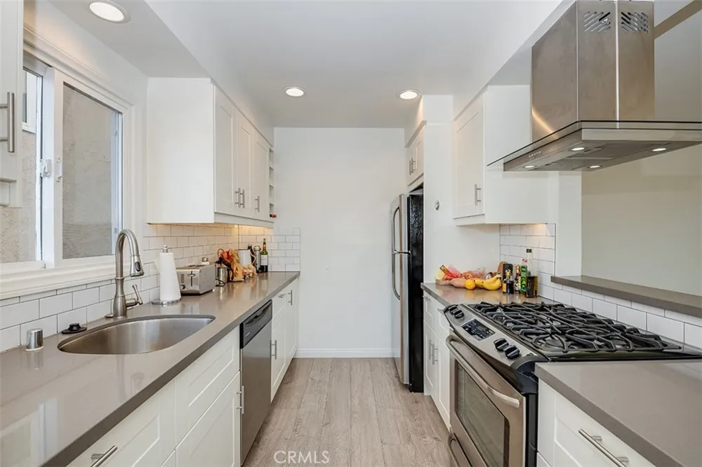 231 Longfellow Avenue Hermosa Beach, CA 90254