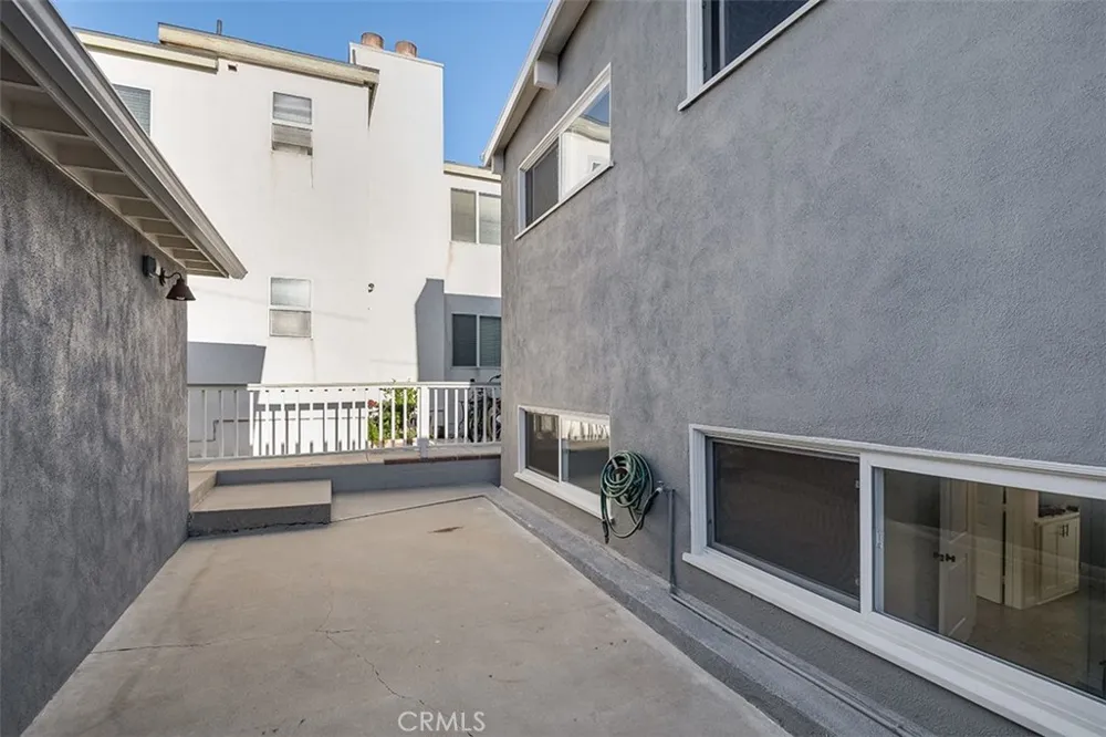 231 Longfellow Avenue Hermosa Beach, CA 90254