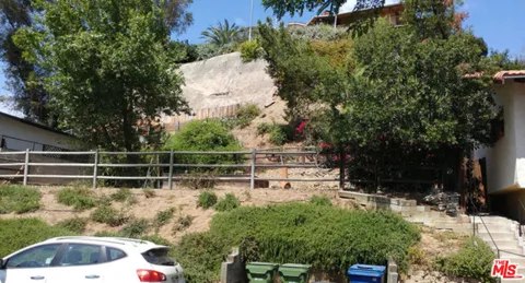 3334 Knoll Drive