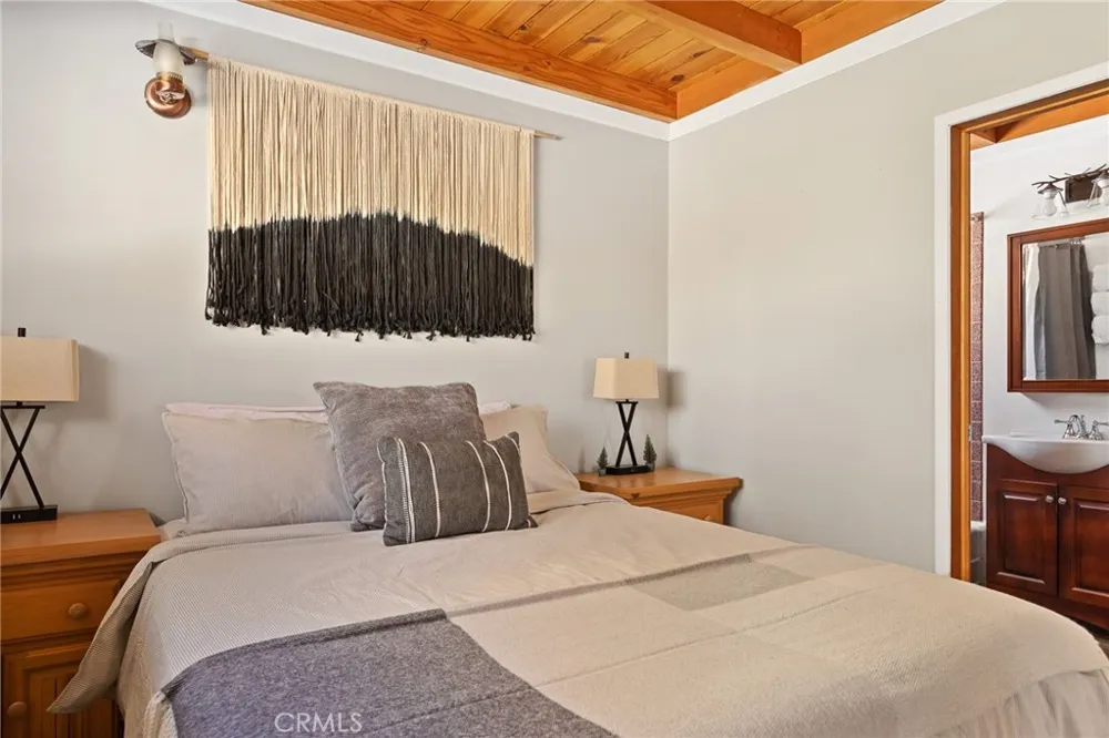 32903 Canyon Drive Green Valley Lake, CA 92341