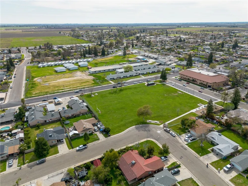 896 Mariposa Avenue Visalia, CA 93292