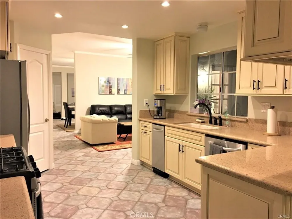 735 Alabama Street Huntington Beach, CA 92648