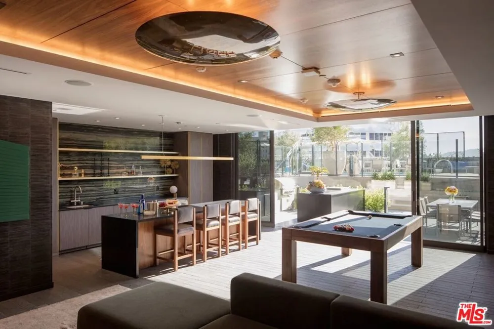 1755 Argyle Avenue #1005 Los Angeles, CA 90028