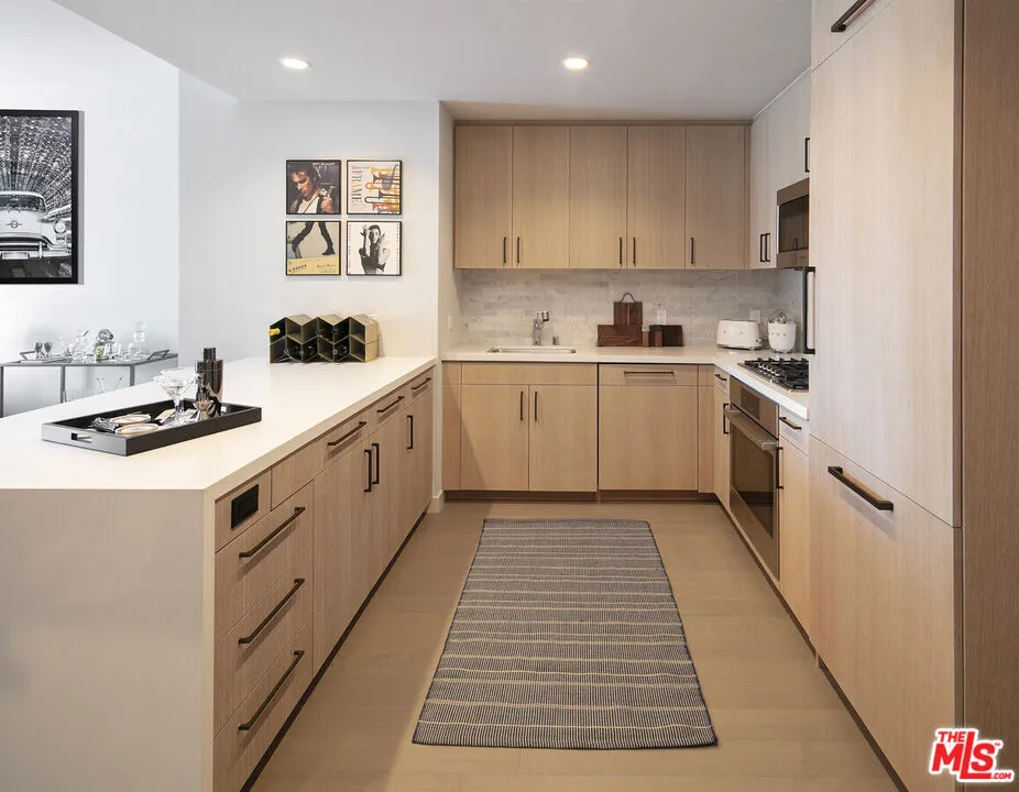 1755 Argyle Avenue #1005 Los Angeles, CA 90028