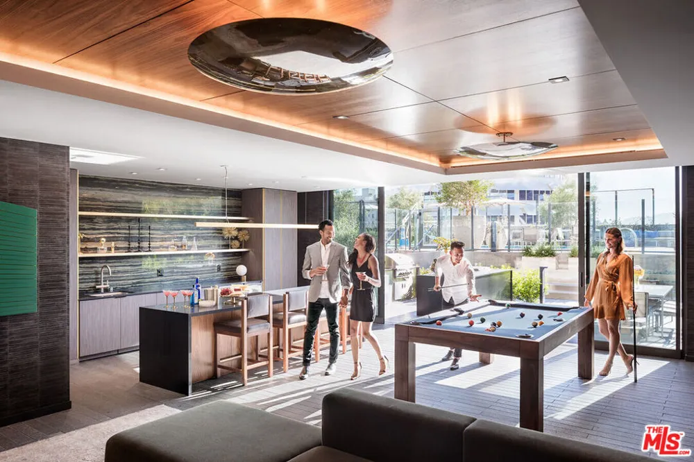 1755 Argyle Avenue #1005 Los Angeles, CA 90028