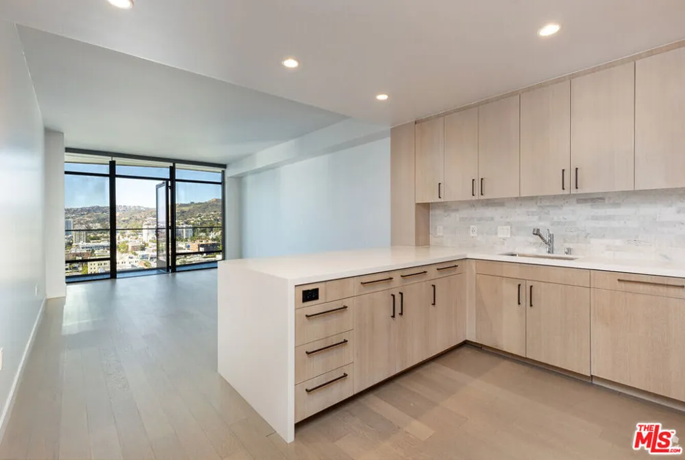 1755 Argyle Avenue #1005 Los Angeles, CA 90028