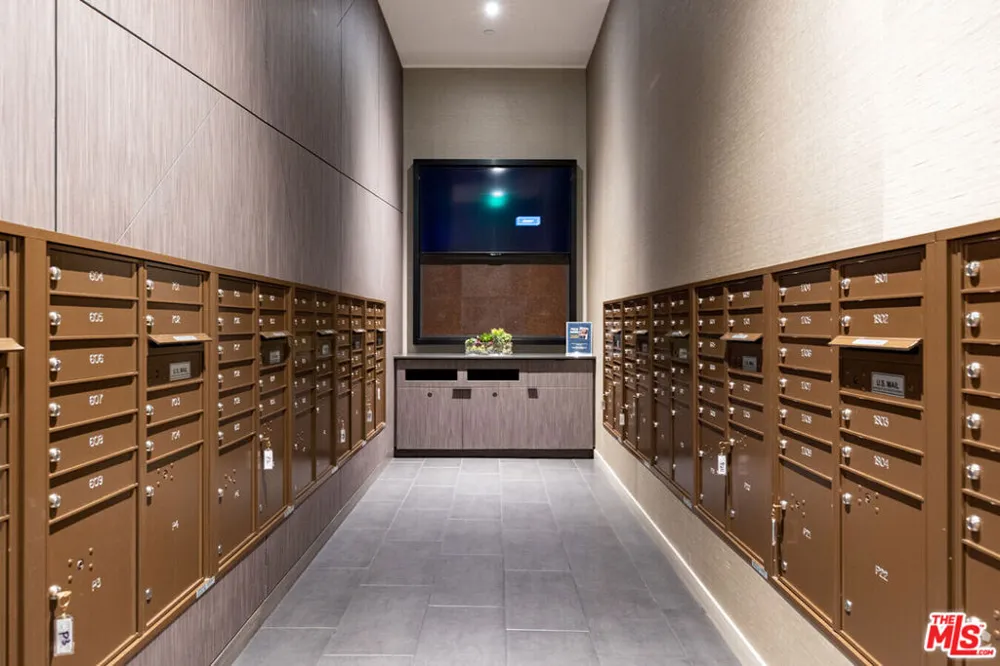 1755 Argyle Avenue #1005 Los Angeles, CA 90028