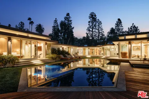 1061 Loma Vista Drive