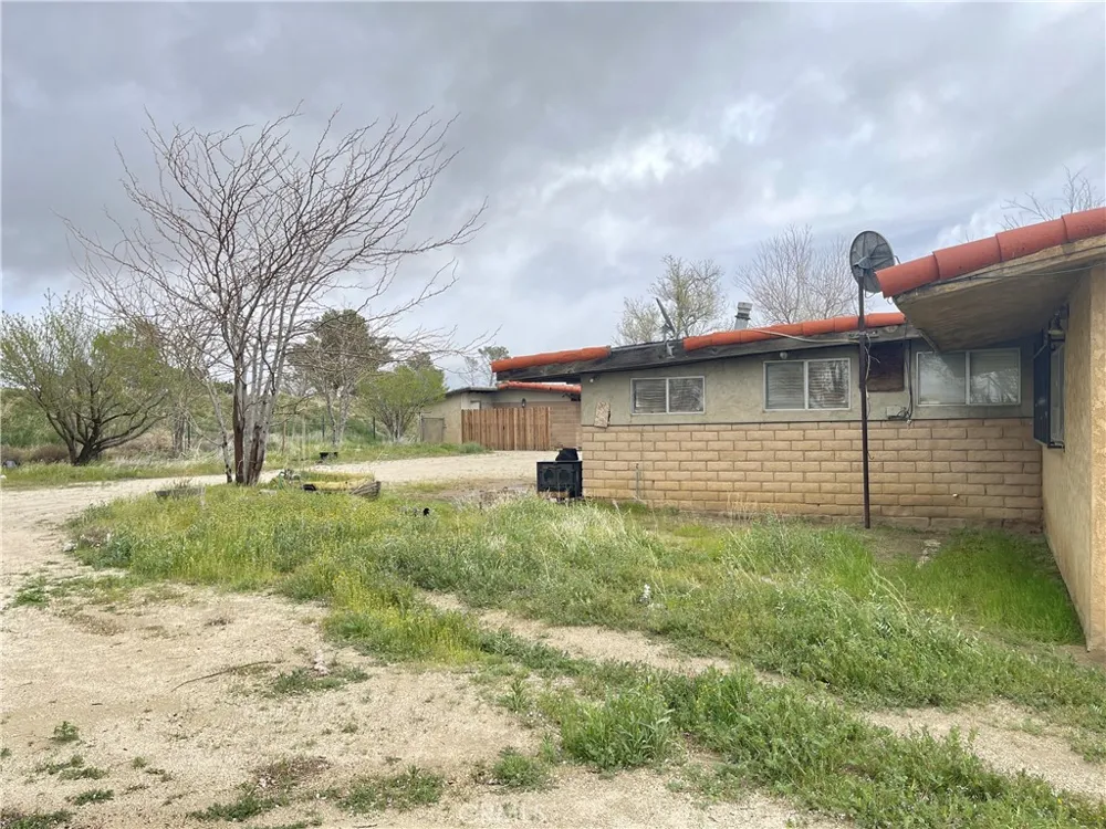 15981 Gaskell Road Rosamond, CA 93560