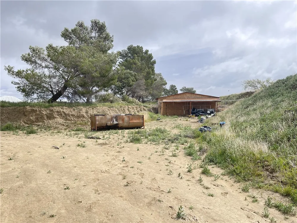 15981 Gaskell Road Rosamond, CA 93560