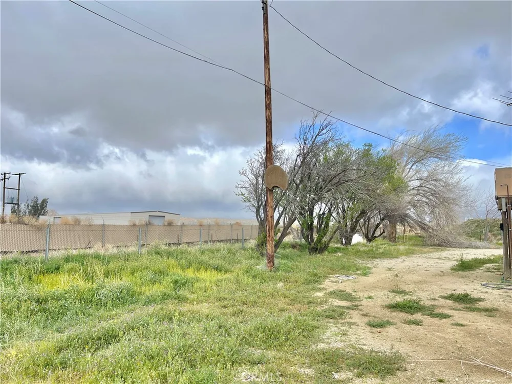 15981 Gaskell Road Rosamond, CA 93560