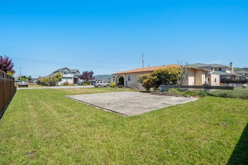 411 Belleville Half Moon Bay, CA 94019