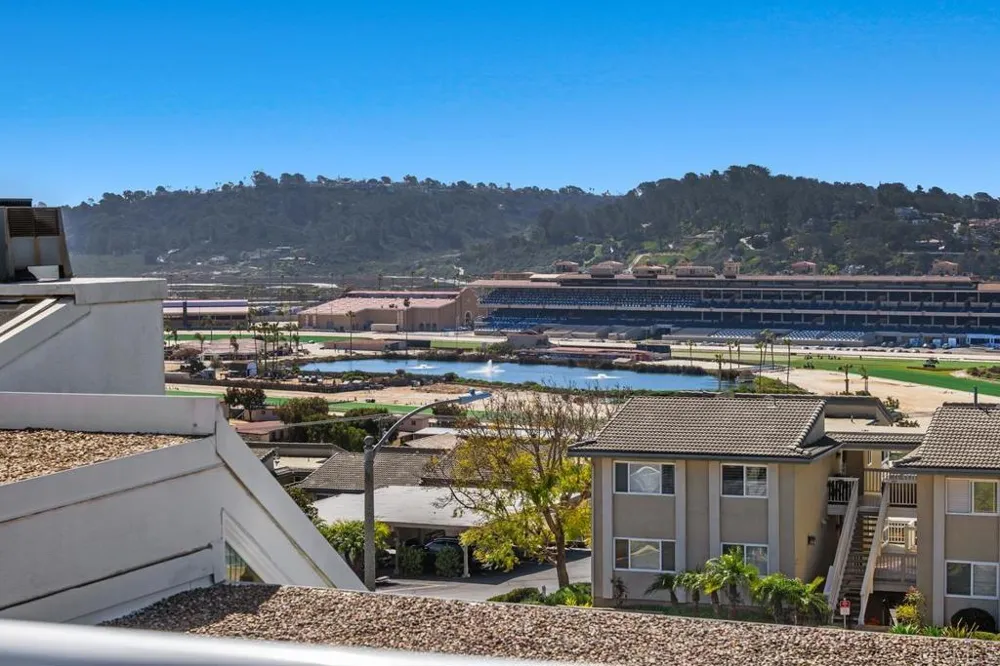 328 SHOMAKER CT. Solana Beach, CA 92075
