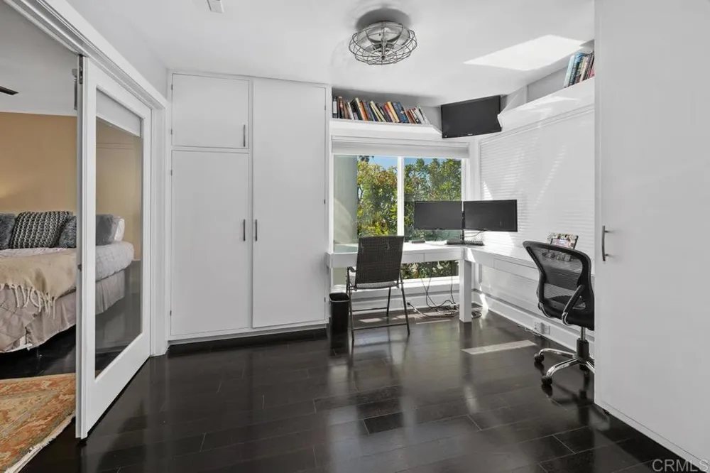 328 SHOMAKER CT. Solana Beach, CA 92075